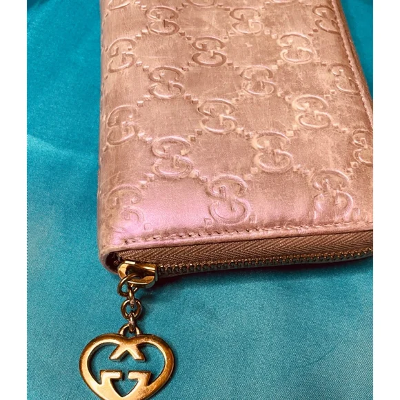 Women's Gucci Beautiful Wallet Opalescent Purple & Pink EUC In Box - Picture 3 of 10